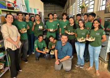 Assistência Social promove oficina de ovos de Páscoa de colher em Ilha Solteira