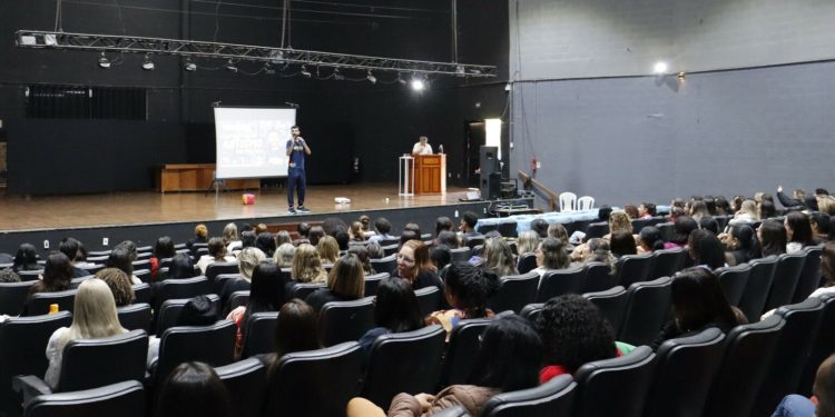 Profissionais da Educação participam de capacitação sobre Autismo